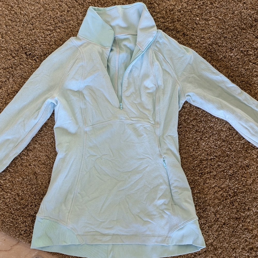 Lululemon running top